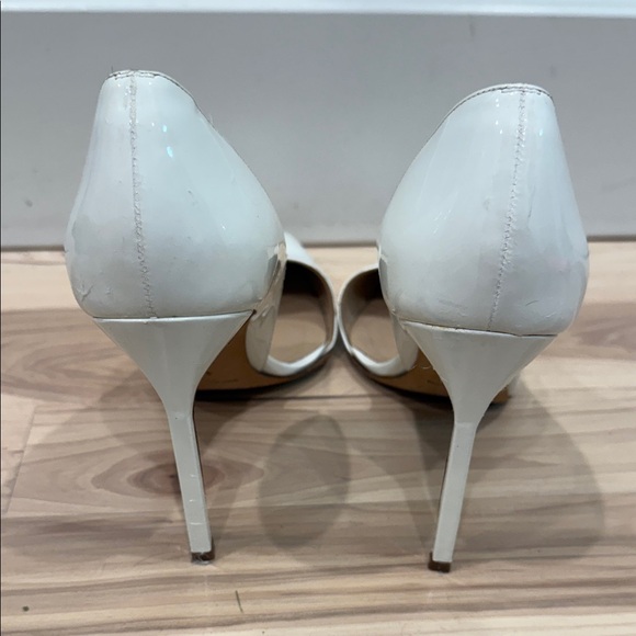 Manolo Blahnik Classic White Heels - Picture 3 of 4